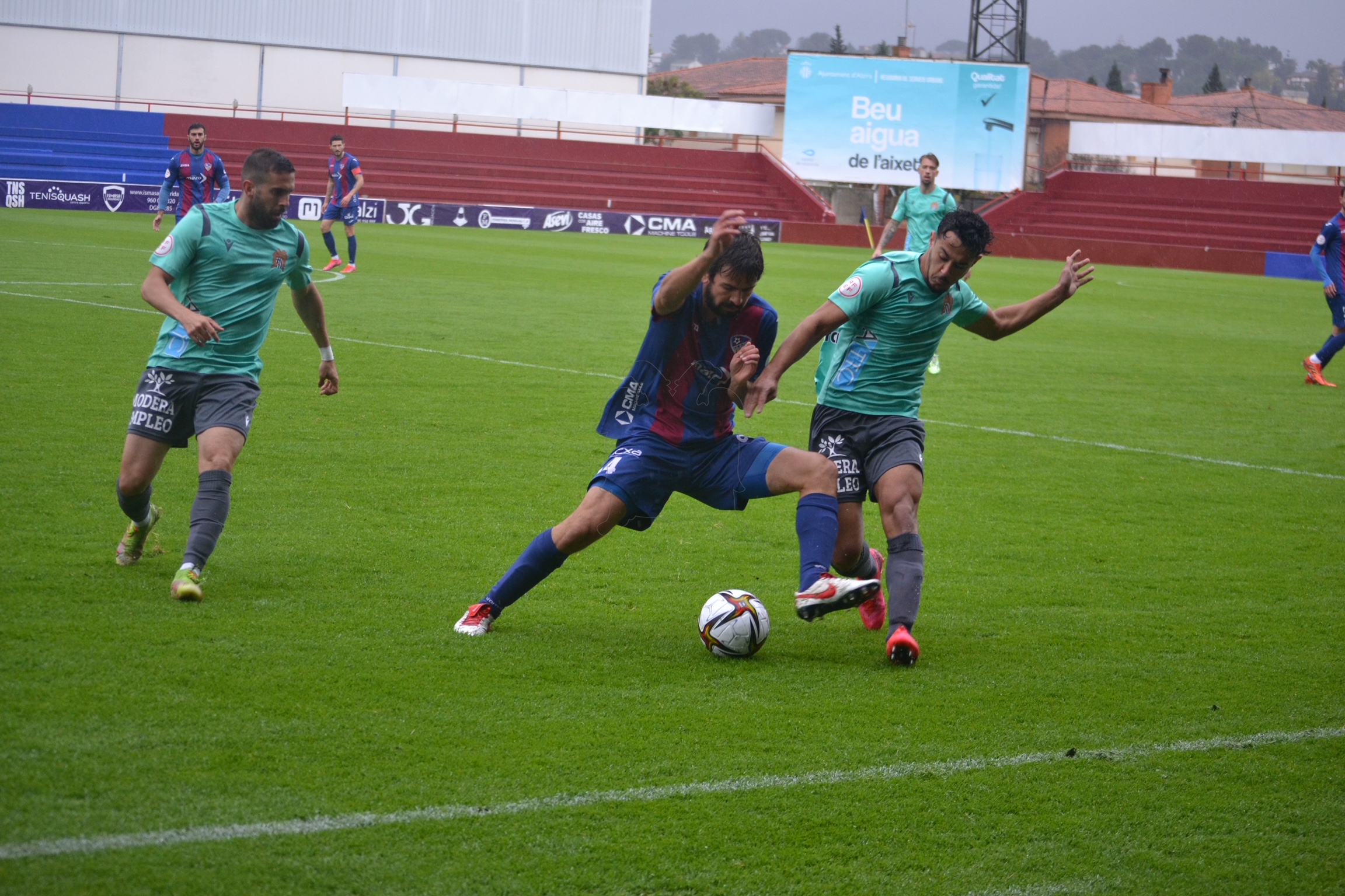Image for U.D. Alzira 1 - 1 Águilas F.C. |CRÓNICA| Una lluvia de fantasmas y mala suerte