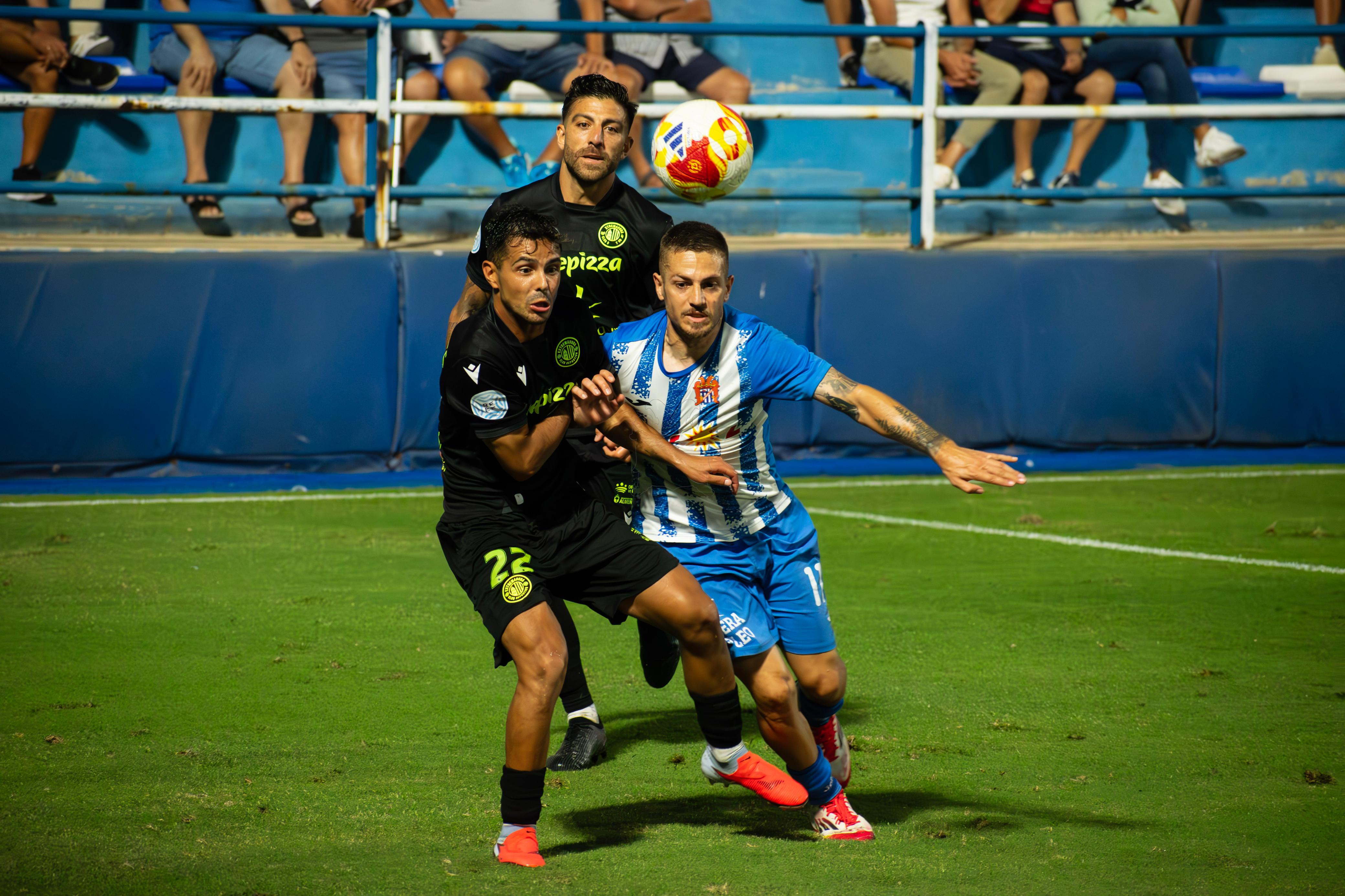 Águilas 1 - 2 Extremadura / CRÓNICA // La estadística, las desconexiones y otra vez Callejón