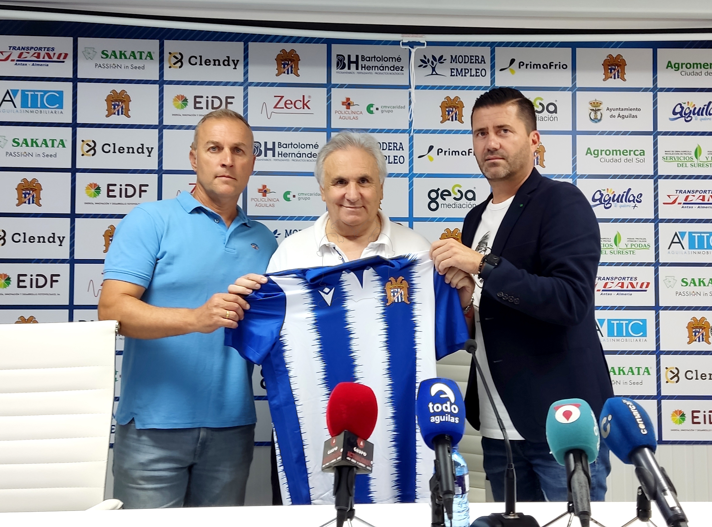 Sebas y Pedro Reverte sientan las bases del nuevo Águilas