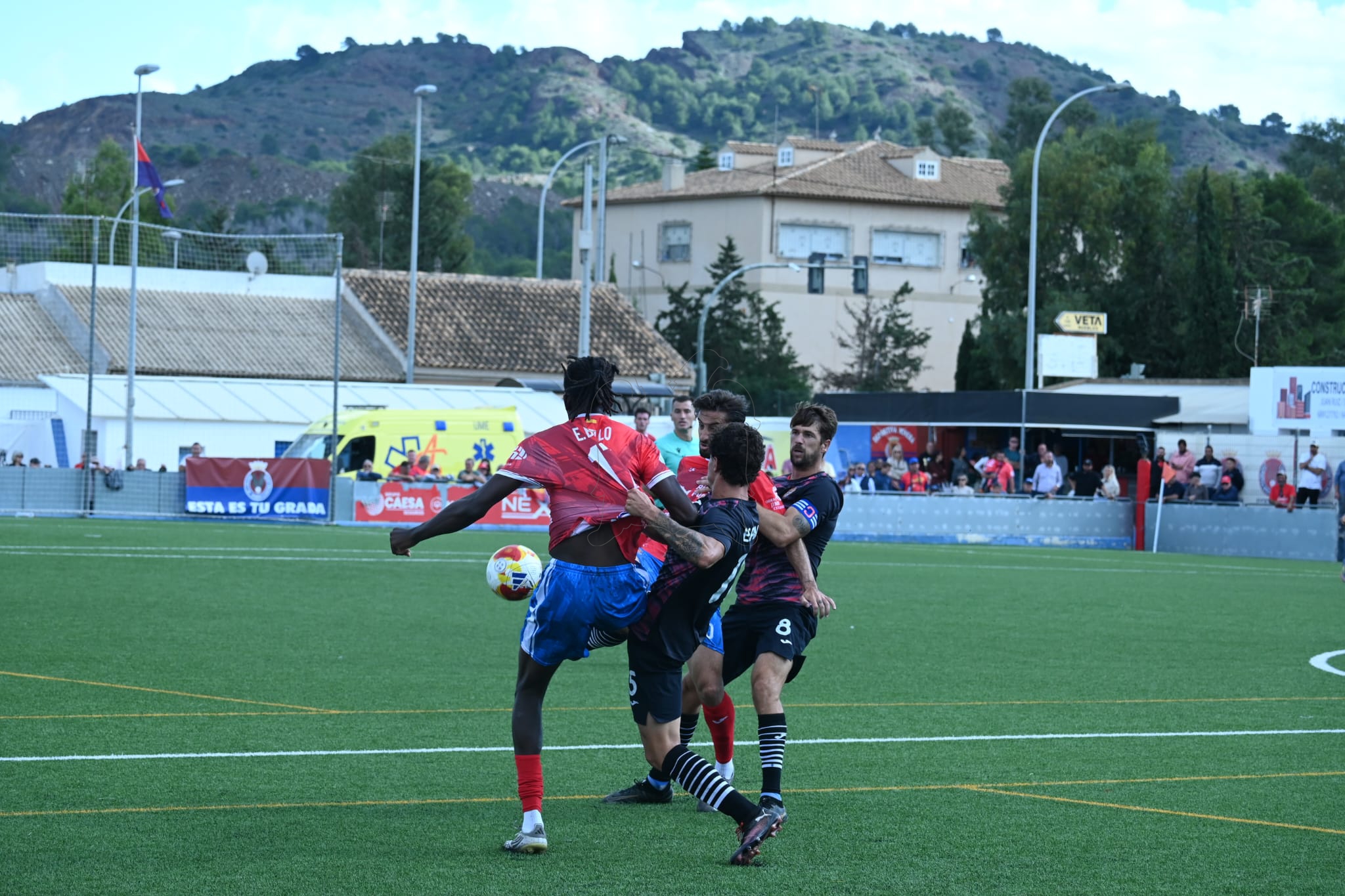 Minera 0 - 2 Águilas / CRÓNICA // Una excavación de carbón y diamantes